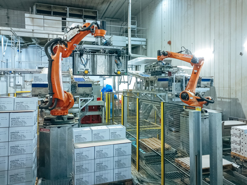 Arktische Automatisierung: KUKA Roboter palettieren aromatische Kräuter bei Minusgraden